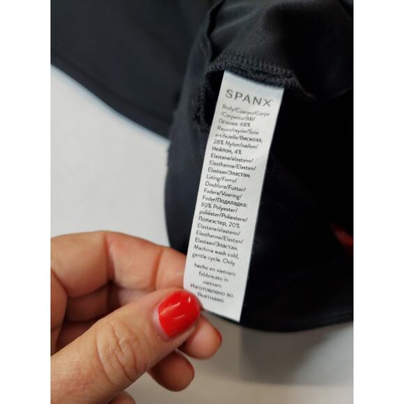 SPANX Ponte Tab Front Ankle Straight Pants Womens Medium BLACK Gold Buttons - Picture 10 of 14